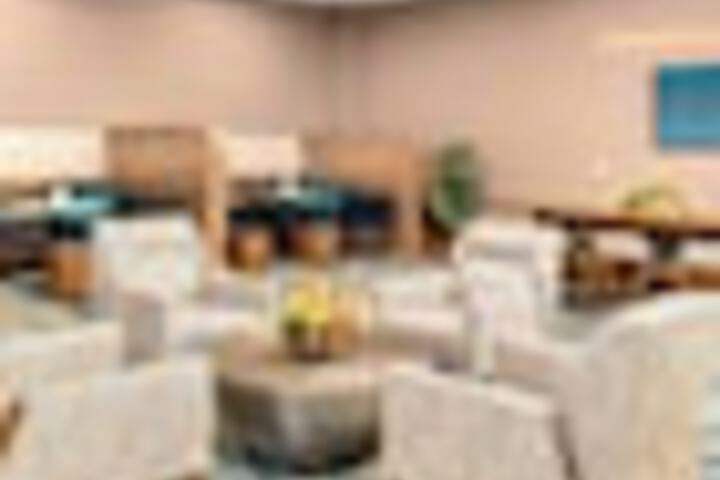 Lounge 269 of 435