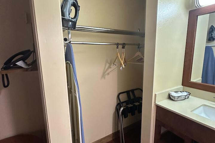 Room 40 of 86