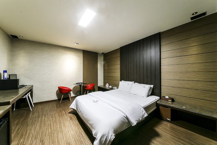 Room 18 of 95
