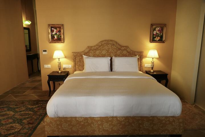 Room 10 of 97