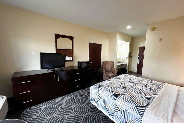 Room 4 of 4
