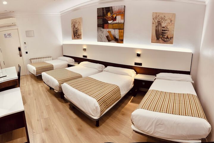 Room 10 of 68