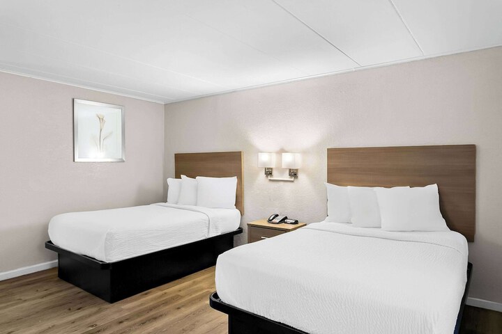 2 Double Beds Accessible Room (13 of 16)
