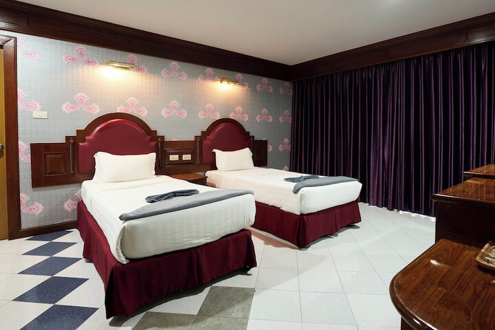 Room 52 of 136