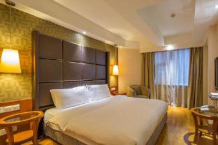 Room 12 of 14
