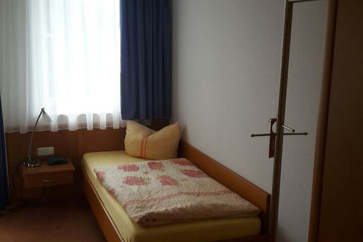 Room 3 of 25
