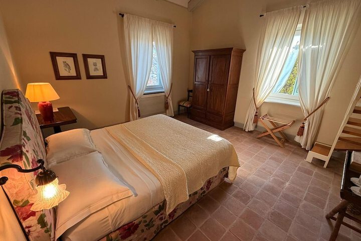 Room 10 of 48