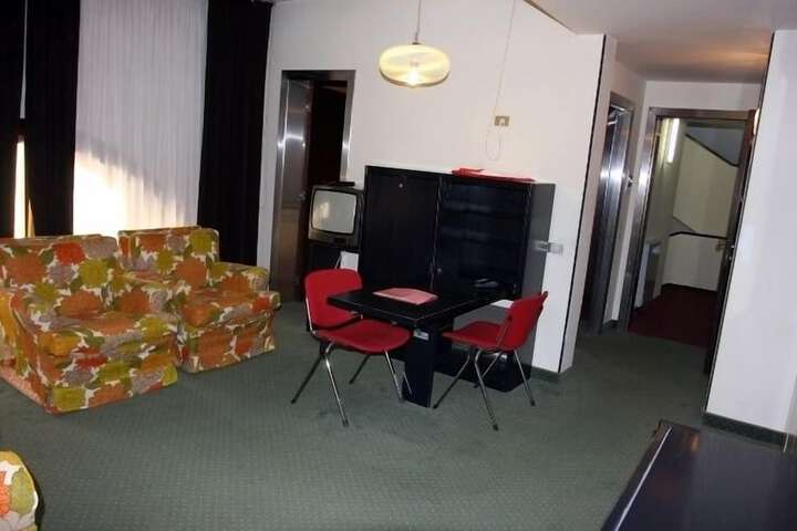 Room 32 of 44