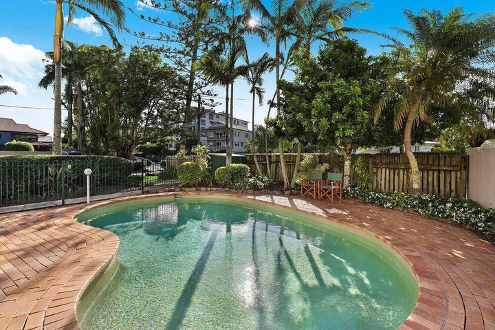 Pool 7 of 10