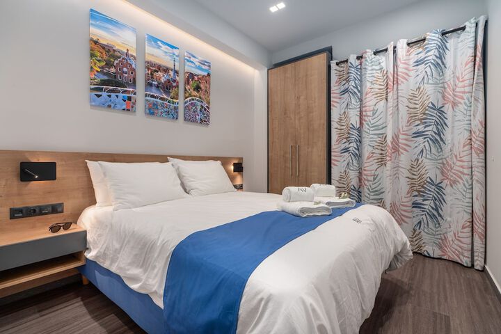 Room 5 of 100