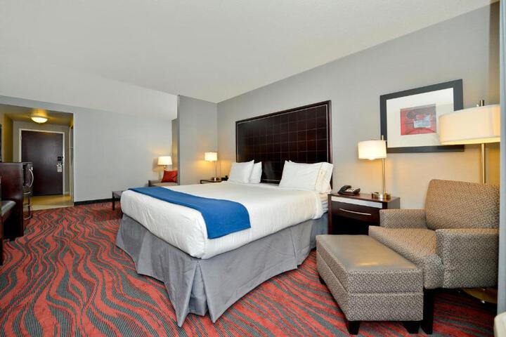 1 King Bed (8 of 12)