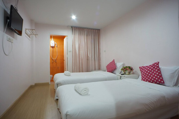 Room 9 of 18