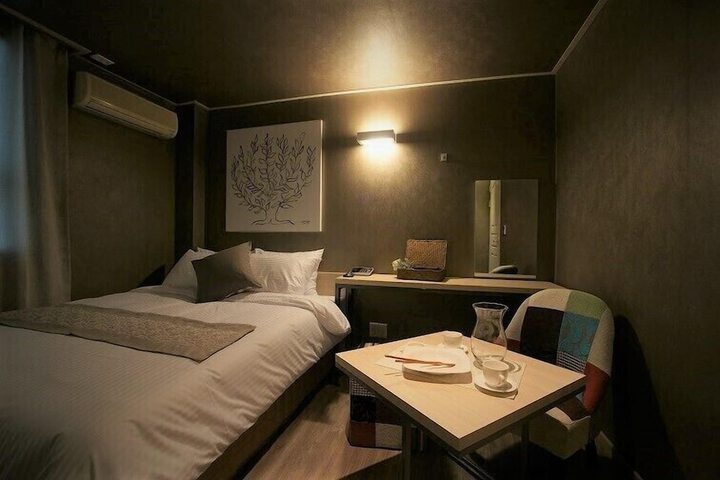 Room 11 of 14