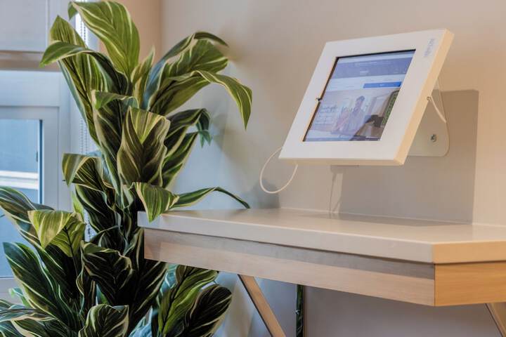 Business Center 28 of 32