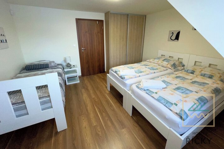 Room 76 of 194