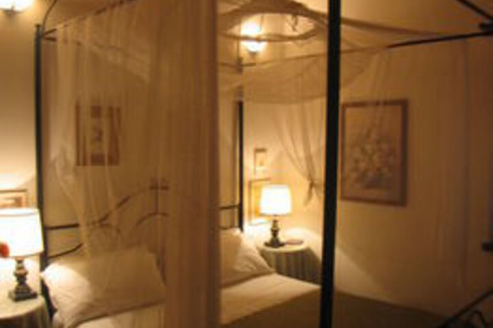 Room 4 of 17