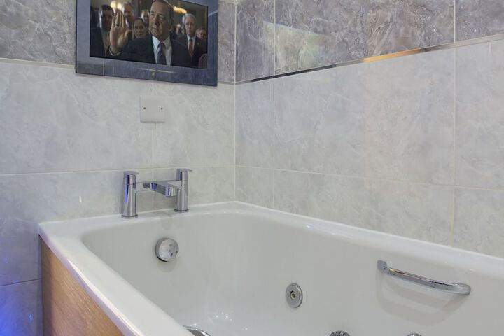Hot Tub 25 of 60