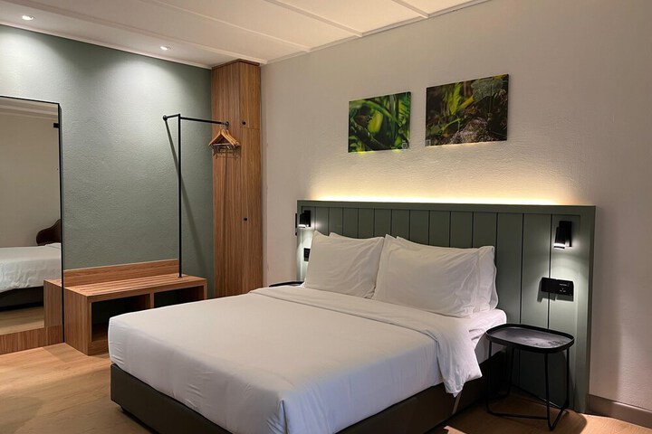 Room 10 of 64