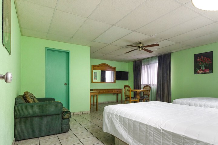 Room 13 of 36