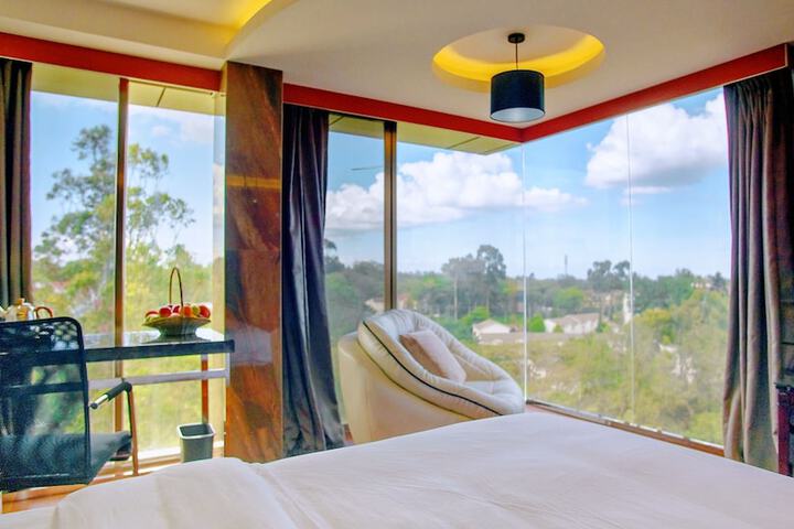 Room 2 of 9