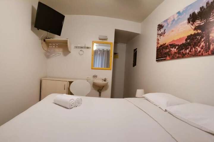 Room 5 of 48