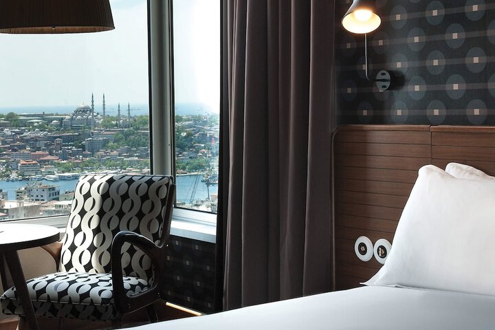 Room 7 of 61