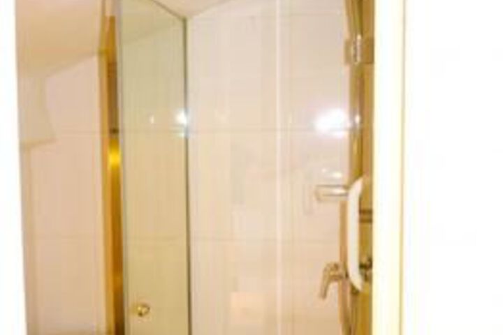 Room 2 of 17