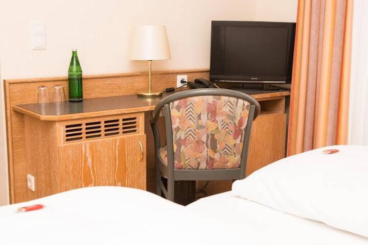 Room 6 of 19