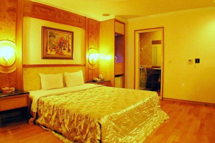 Room 2 of 52