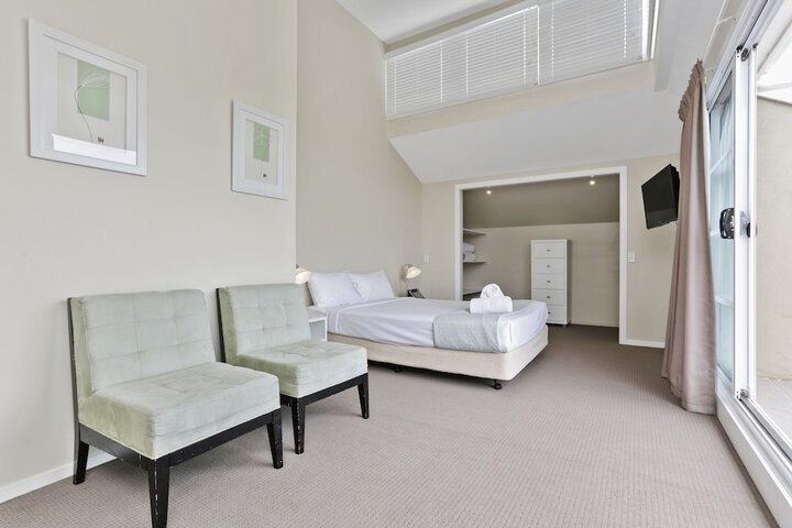 Room 2 of 160