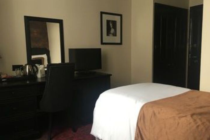Room 11 of 23