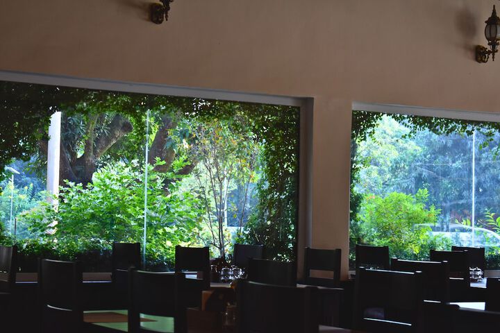 Dining 32 of 63
