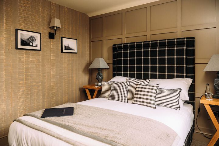 Room 5 of 42