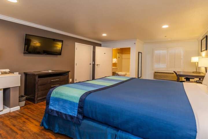 1 King Bed Annex (4 of 15)