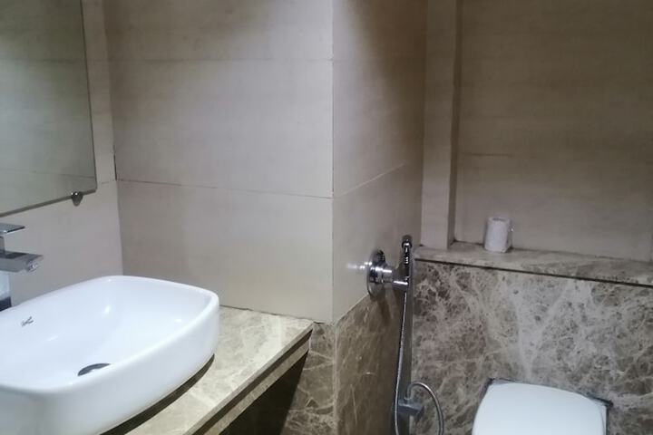 Room 146 of 181