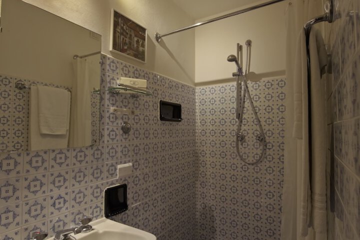 Room 23 of 47