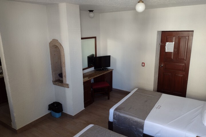 Room 11 of 76