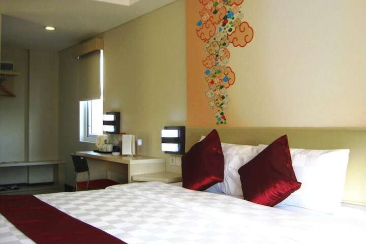 Room 13 of 38