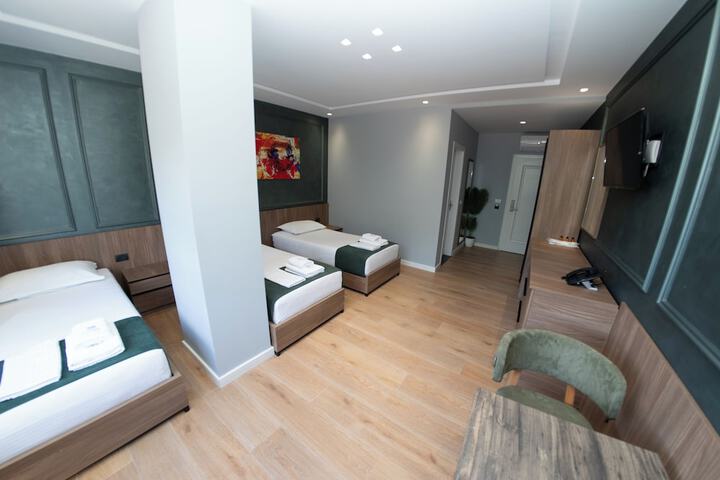 Room 9 of 48