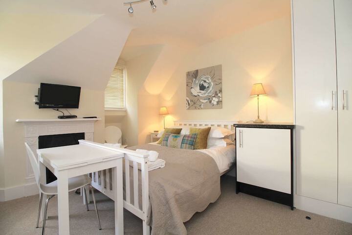 Room 4 of 26