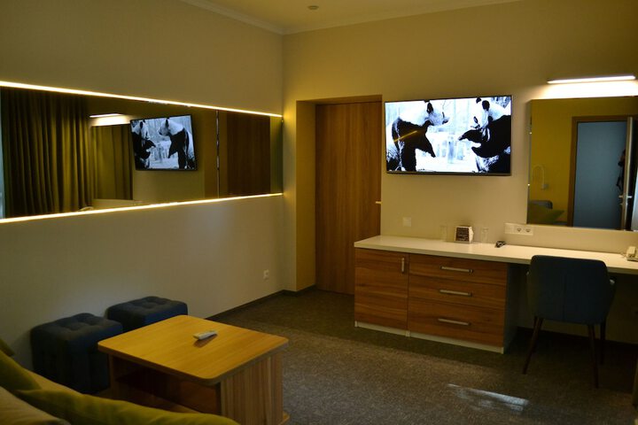 Room 27 of 66