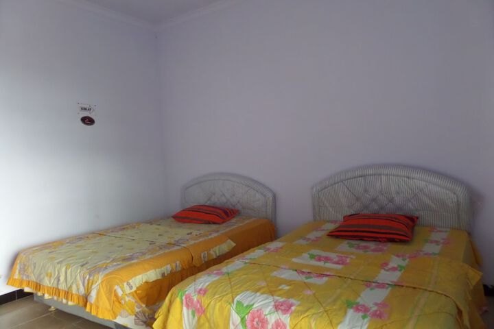 Room 4 of 48