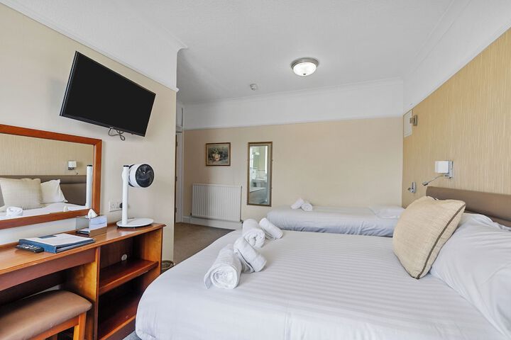 Room 34 of 111