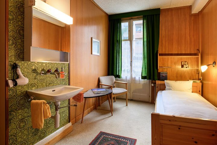 Room 82 of 120