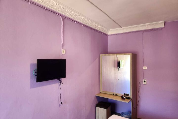 Room 12 of 28