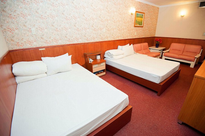 Room 7 of 27