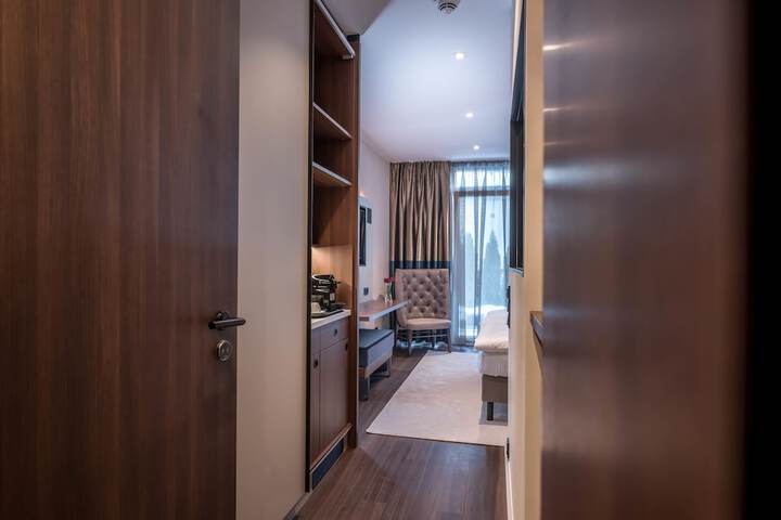 Room 3 of 48
