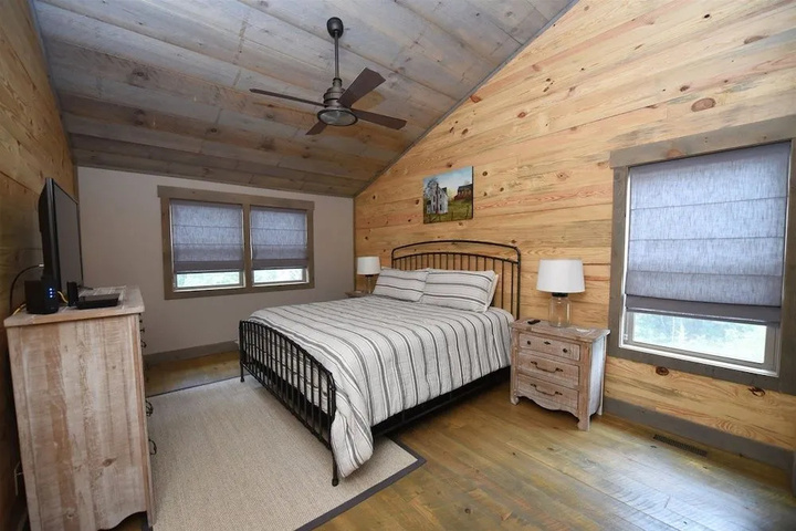 Room 2 of 9