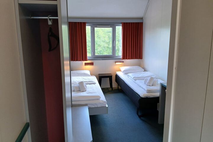 Room 8 of 21