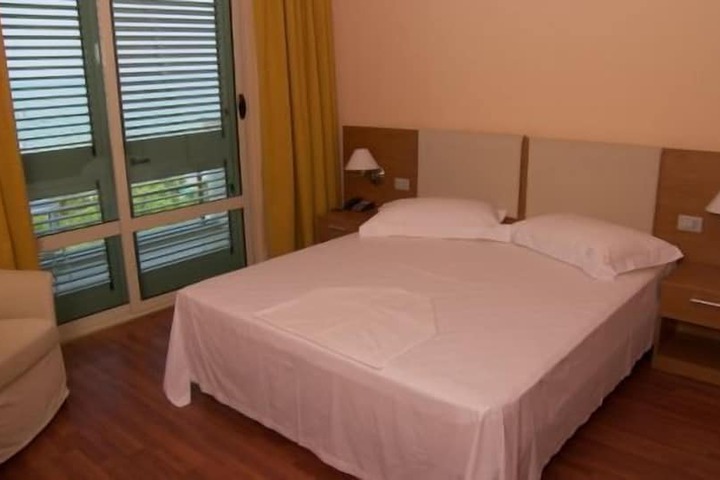 Room 6 of 35
